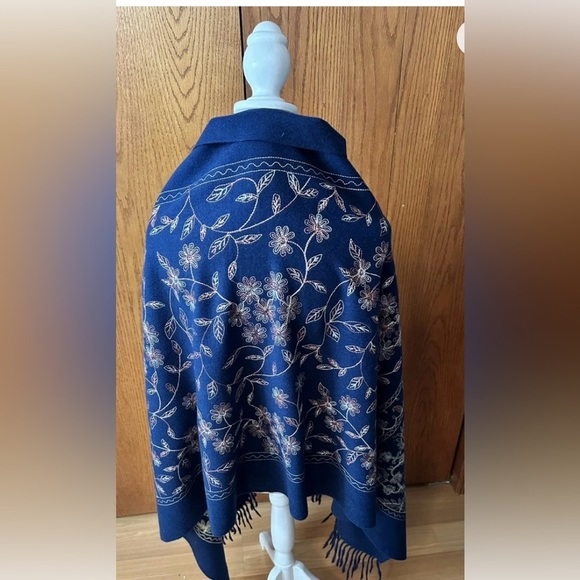 NWOT Floral Embroidered Scarf Wrap Womens OS Boho Bohemian Cashmere Wool Fringes - Picture 2 of 9